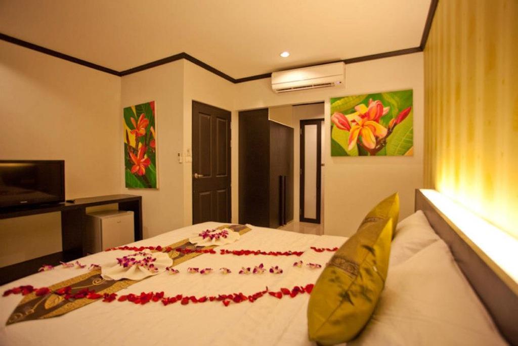 Kata Green Beach Hotel Ngoại thất bức ảnh