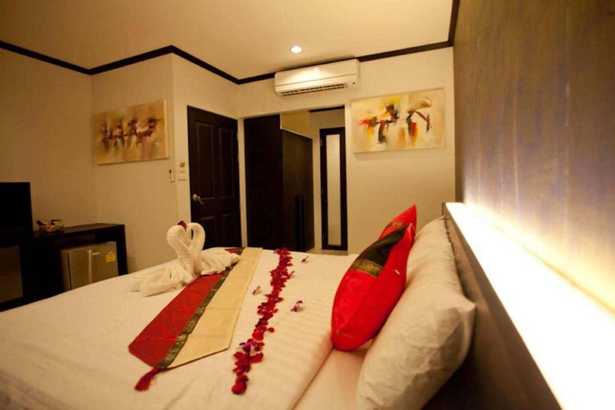 Kata Green Beach Hotel Ngoại thất bức ảnh