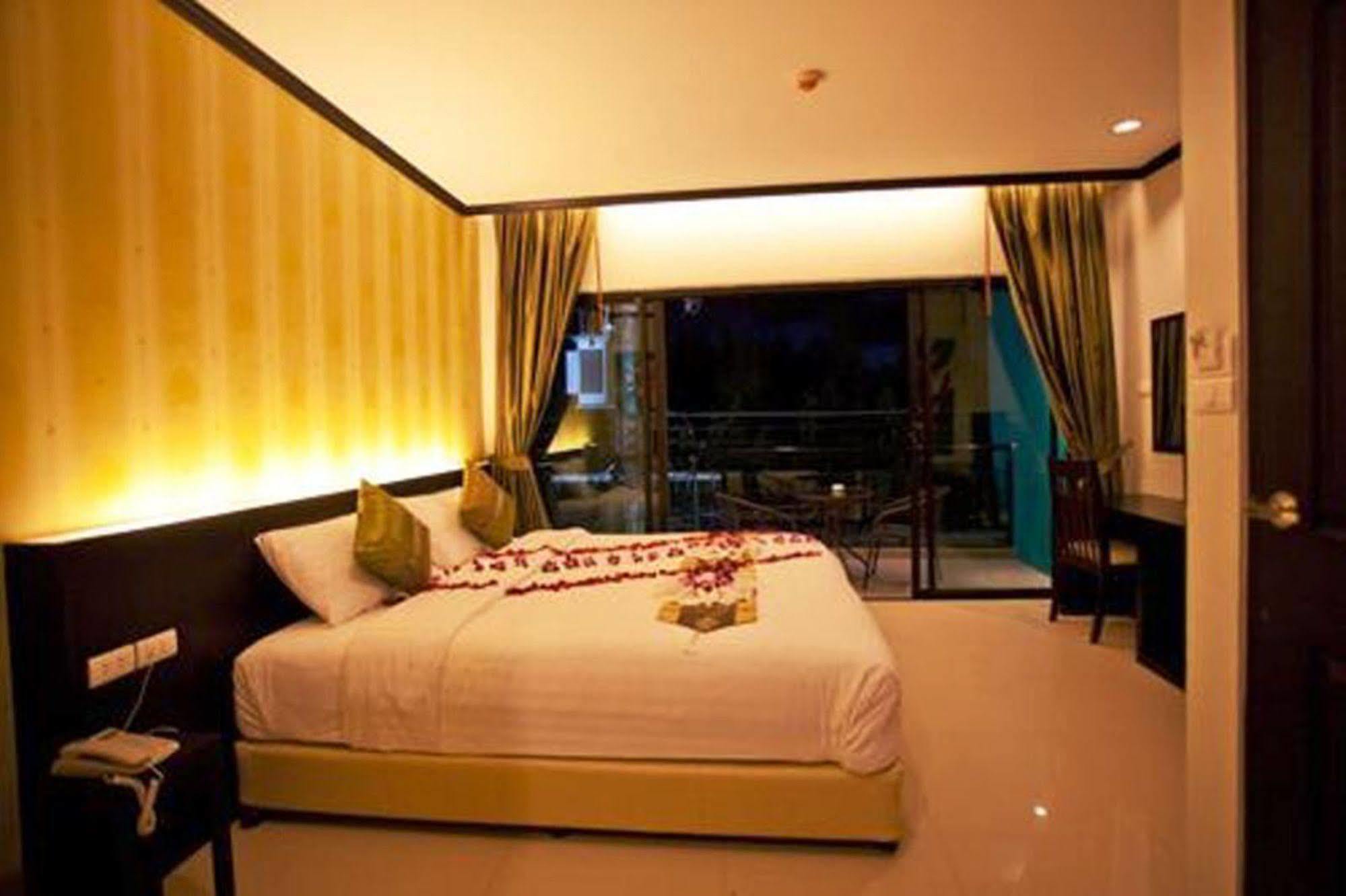 Kata Green Beach Hotel Ngoại thất bức ảnh