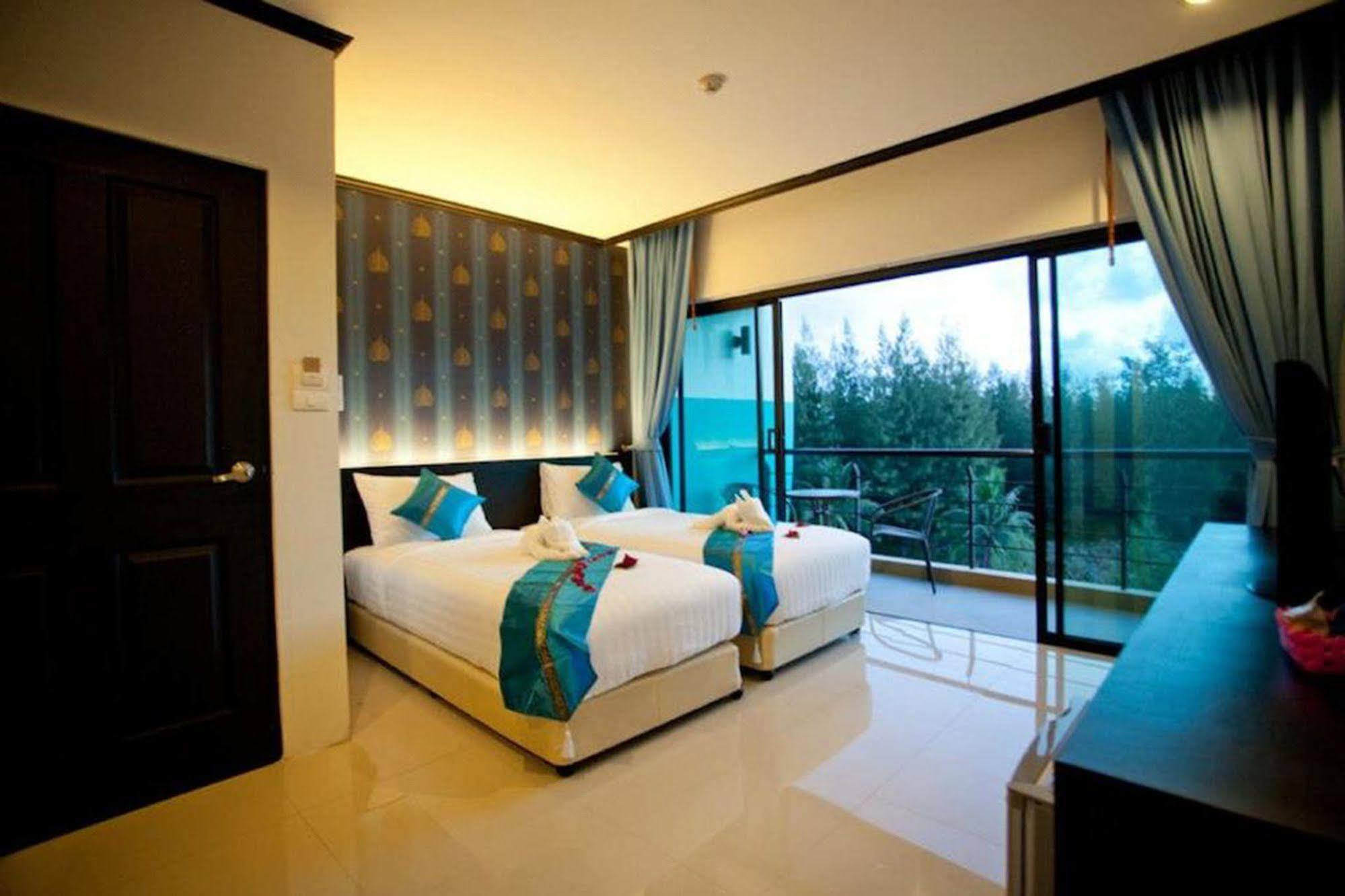 Kata Green Beach Hotel Ngoại thất bức ảnh