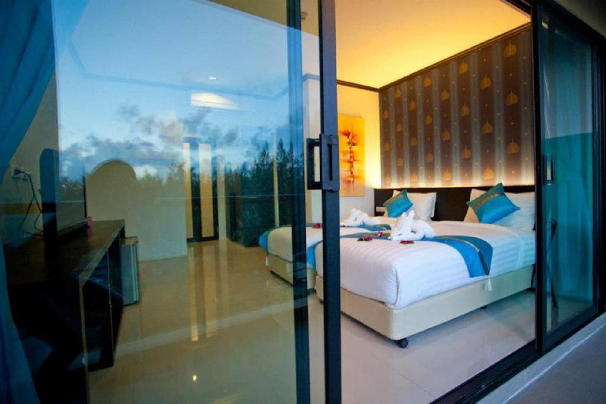 Kata Green Beach Hotel Ngoại thất bức ảnh