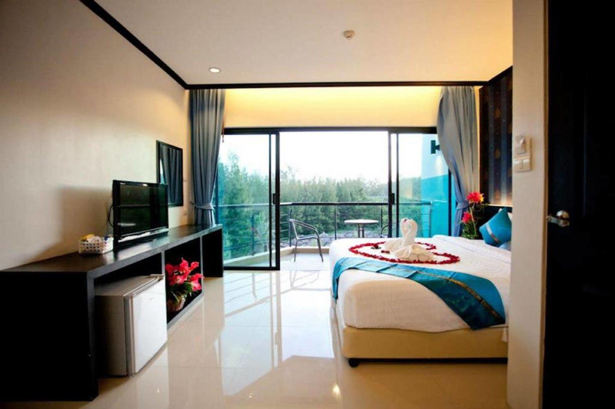 Kata Green Beach Hotel Ngoại thất bức ảnh