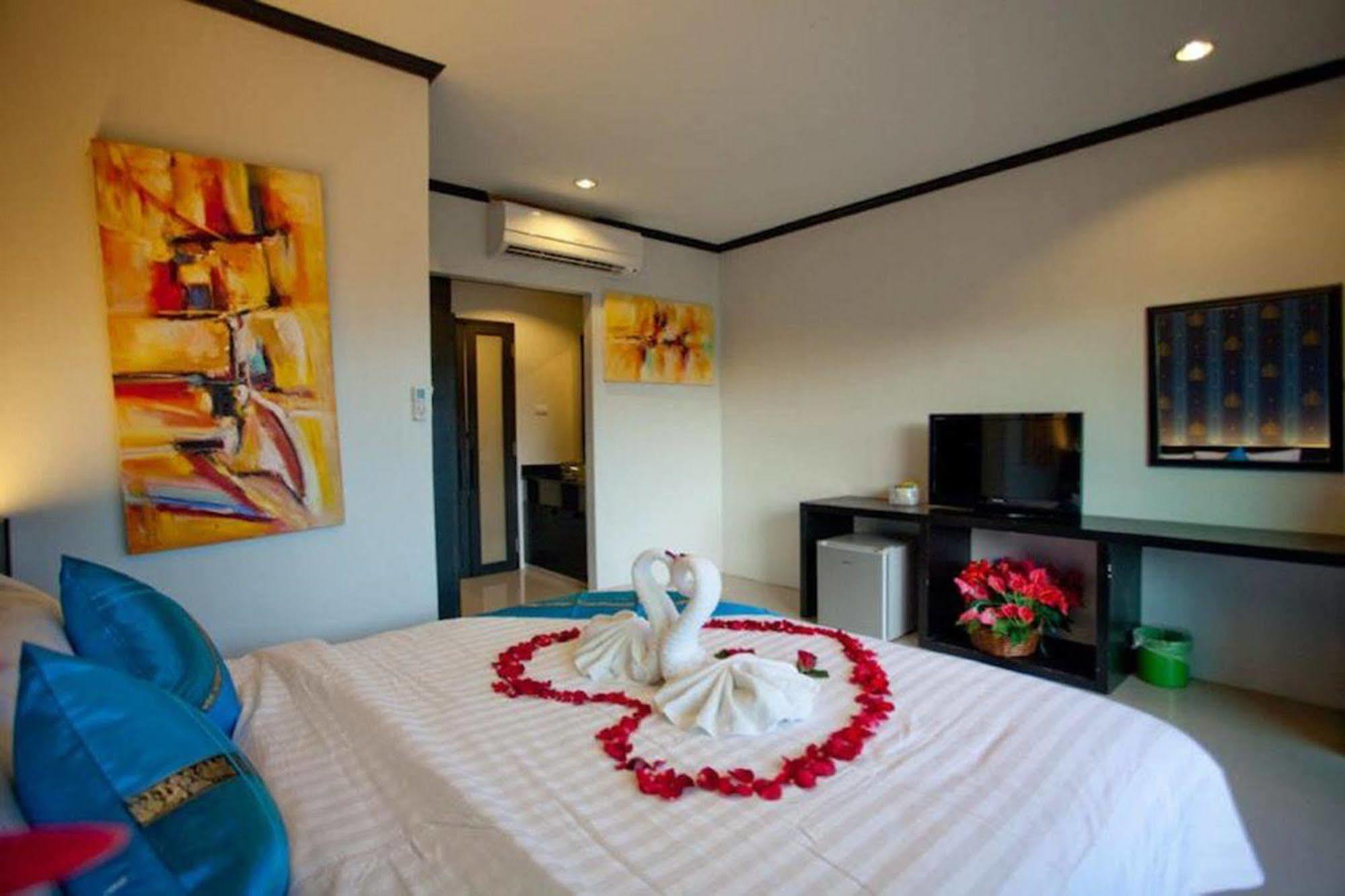 Kata Green Beach Hotel Ngoại thất bức ảnh